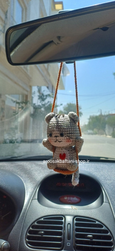 عروسک گربه تاب سواربافتنی۹سانتی بافت با رنگ دلخواه شما