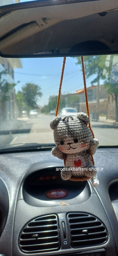 عروسک گربه تاب سواربافتنی۹سانتی بافت با رنگ دلخواه شما